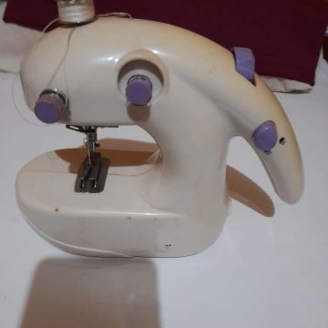 Máquina de Costura Portátil