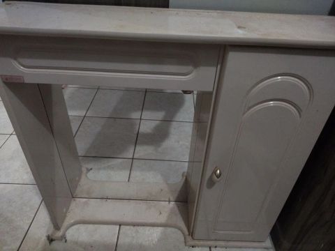 Armário de Banheiro beje 