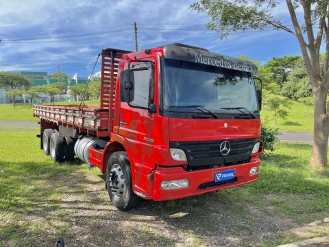 MB - Atego 2425 3-Eixos 2p (diesel)