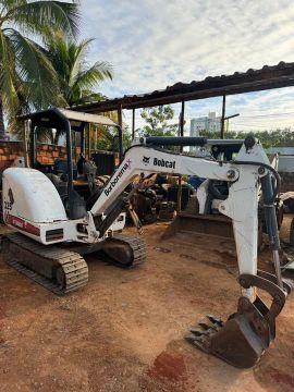 Mini escavadeira Bobcat 325