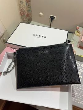 Clutch Guess Monograma Preta