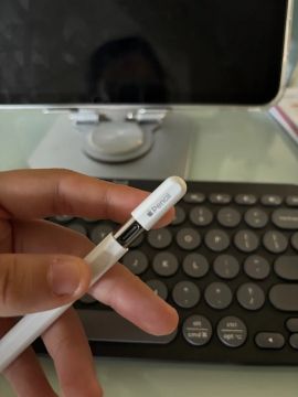 Apple Pencil USB-C - Novo