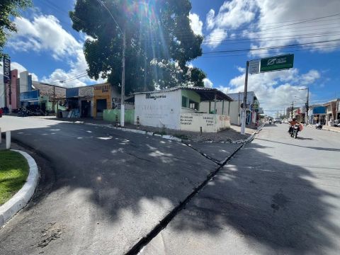 Lote/Terreno para aluguel com 750 metros quadrados em Centro - Arapiraca - AL