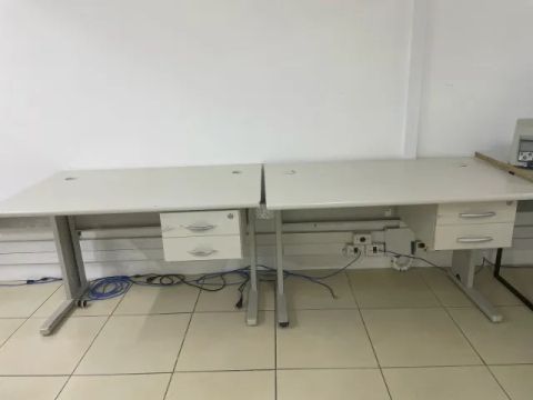 2 Mesas de Escritório
