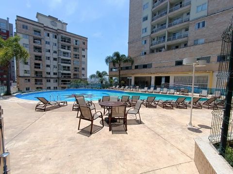 APARTAMENTO SEMI MOBILIADO NO BAIRRO TABULEIRO COM EXCELENTE ÁREA DE LAZER E PORTARIA 24H