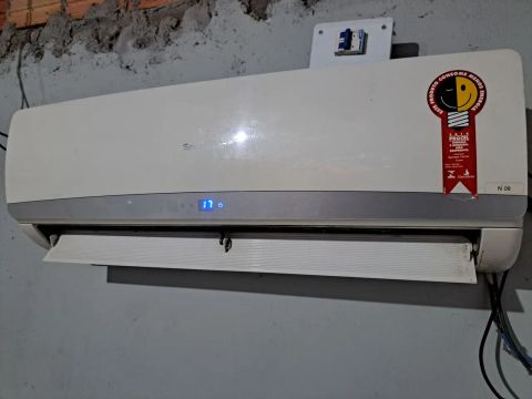 Vendo ou contro por ar-condicionado de caixa 
