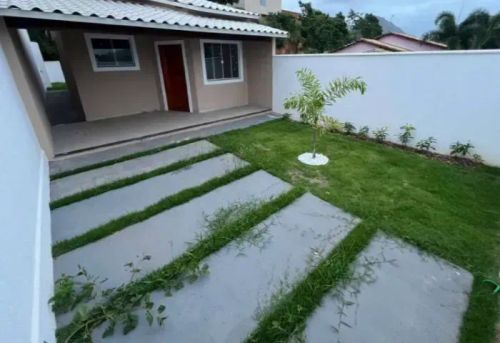 CASA CHARMOSA E BEM LOCALIZADA PARA VENDER RÁPIDO