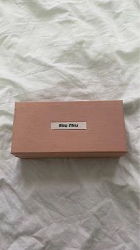 Caixa de óculos de sol Miu Miu
