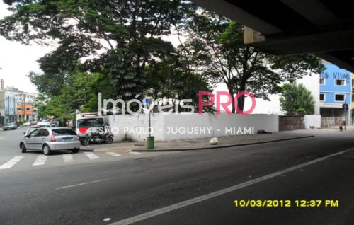Terreno comercial de esquina 1.222m²