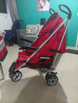 Carrinho de Bebê - Leve e Prático 