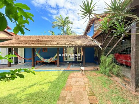Casa mobiliada em meio à natureza - 4 dormitórios, próximo à praia!