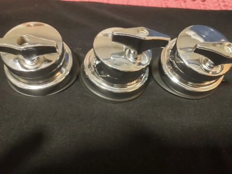 Base de fixação ou caneca para tom  de bateria , bacurinha ou surdos
