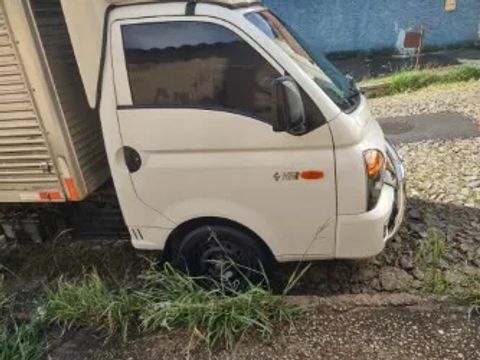 Caminhão pouco rodado