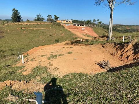 Terrenos de 600m² em Igaratá  Condomínio Fechado com Muito Verde e Lazer