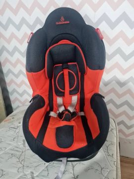 Cadeirinha e bebê conforto para carro. 