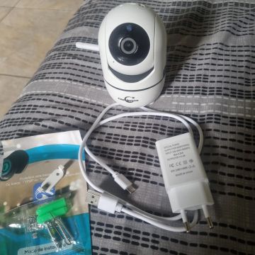 Câmera de Segurança Wi-Fi para Monitoramento Residencial