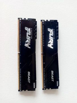 Memória Kingston FURY Beast DDR4 8 GB (R$ 150/cada pente)