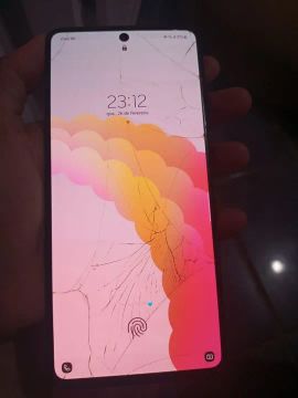 Celular Samsung Galaxy A71 com pequenos trincados