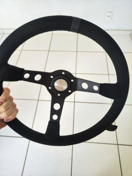 Volante Esportivo momo Black Edition em camurça