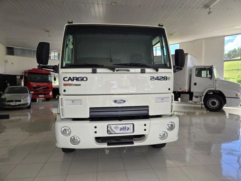 Ford Cargo 2428e - Max Truck todo original 