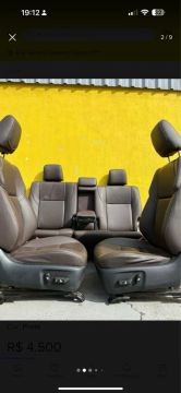 Jogo de bancos em couro para carros 