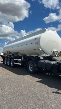 Carreta SR Randon Tanque - Ano 2015/205 - Preta