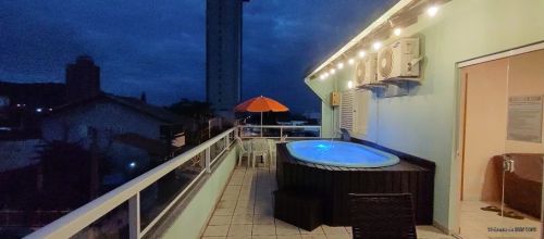 Tríplex 200m² Praia do Quilombo Piscina aquecida/Wifi/AC total 3 quartos