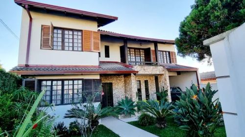 Ampla e linda casa