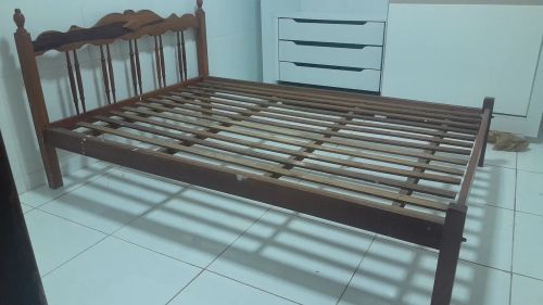 Cama de madeira Casal