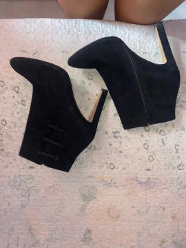 Sapatos de salto alto pretos