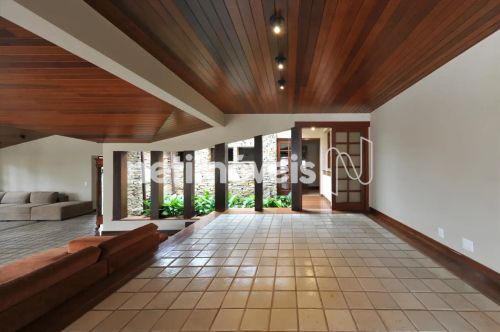 Casa residencial para alugar em Mangabeiras com área de 720 m² e 6 dormitórios/quartos.