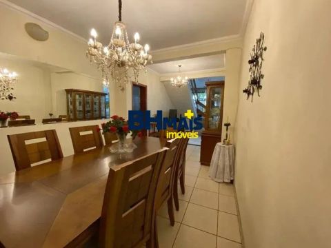 Casa em Belo Horizonte, no bairro Paquetá, à venda.