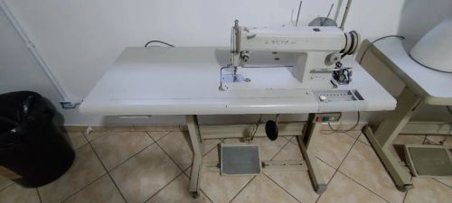 Maquina reta industrial Singer 2491 com mesa