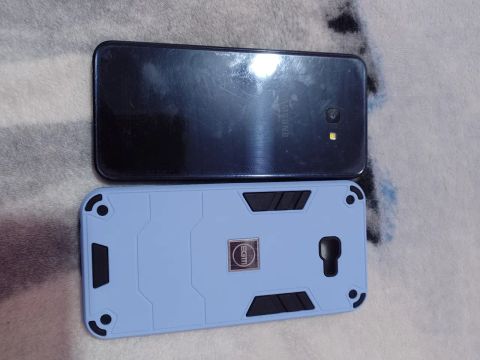 J4+ 32 GB