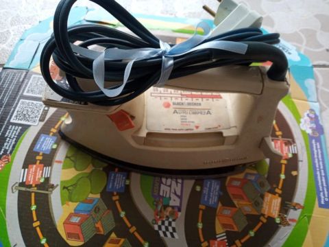 Ferro de Passar Roupa Black & Decker Auto Limpeza