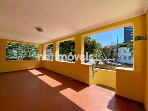 Casa residencial para alugar no bairro Funcionários com 4 dormitórios e 291 m².