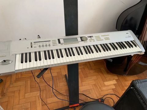 Teclado Korg Triton Le - Music Workstation