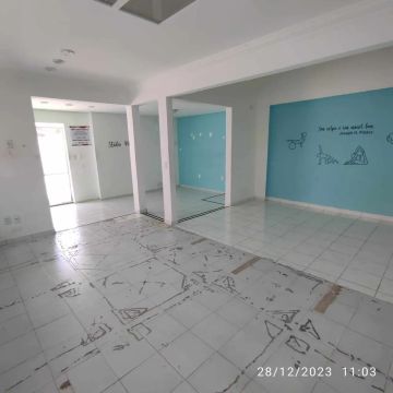 ALUGO Sala Comercial nos Bancários próximo a Praça da Paz