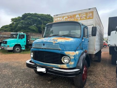 MB 1513  4x2   ano  1981  c/  Bau 