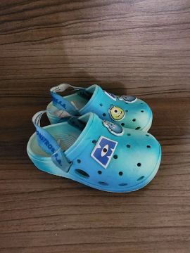 Sandália crocs Monstros SA