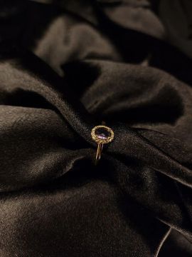 Anel Solitário com Pedra Roxa - Banhado a Ouro, Fino e Elegante