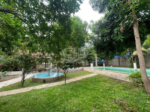 Casa com 8 quartos no bairro Parque Geórgia