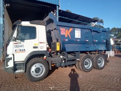 Caminhão Báscula 6x4