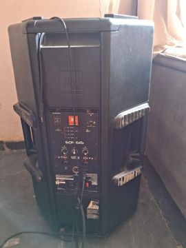Som JBL ÉON615