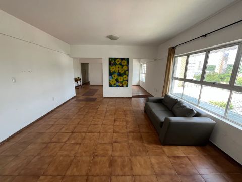 APARTAMENTO NO CORAÇÃO DO TIROL