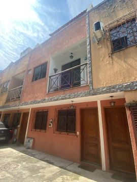 Casa de 3 Andares para Venda/Aluguel