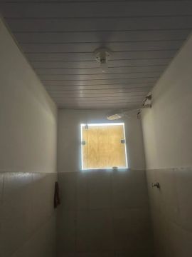 Alugo ou compartilho na colonia na curicica primeira locação semi mobiliada 