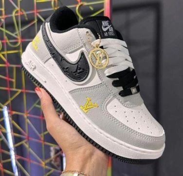 Tênis Nike Air Force 1 LV 1 linha 