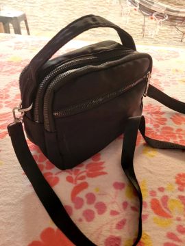 Bolsa feminina preta de ombro