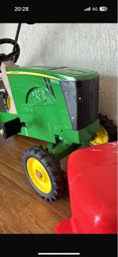 Trator de Brinquedo John Deere